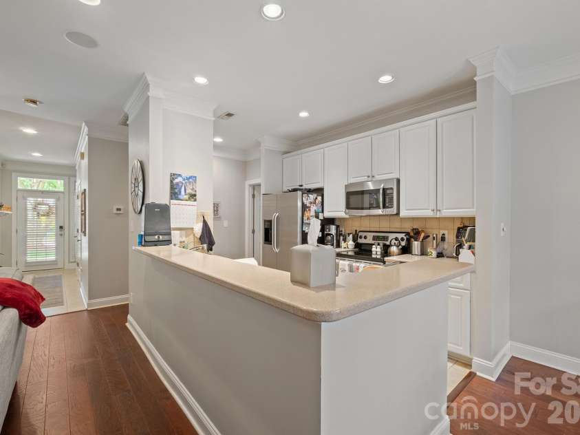 8829 Legacy Lake Lane, Charlotte, NC 28269.  MLS# CAR4385979, YatesRealty ID 29621. Kitchen