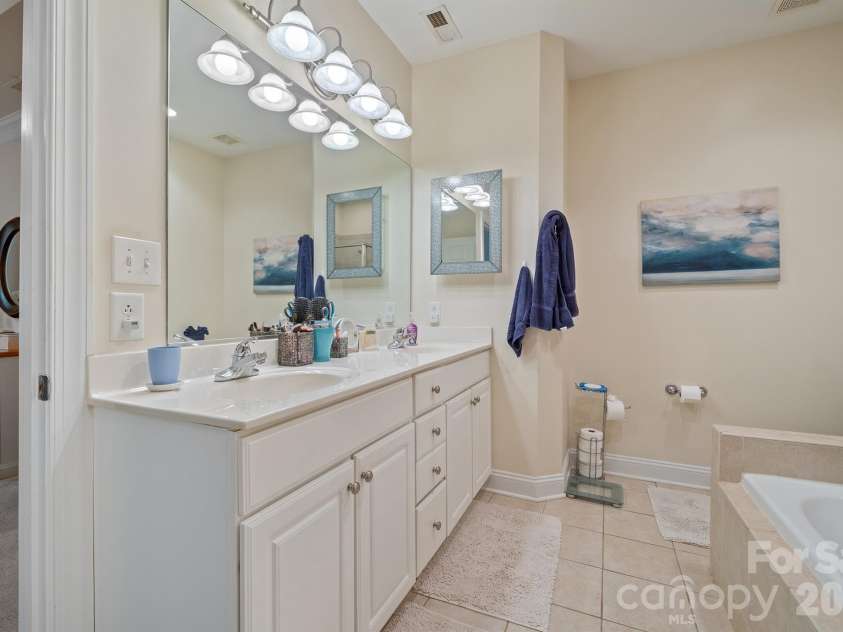 8829 Legacy Lake Lane, Charlotte, NC 28269.  MLS# CAR4385979, YatesRealty ID 29621. Primary bath