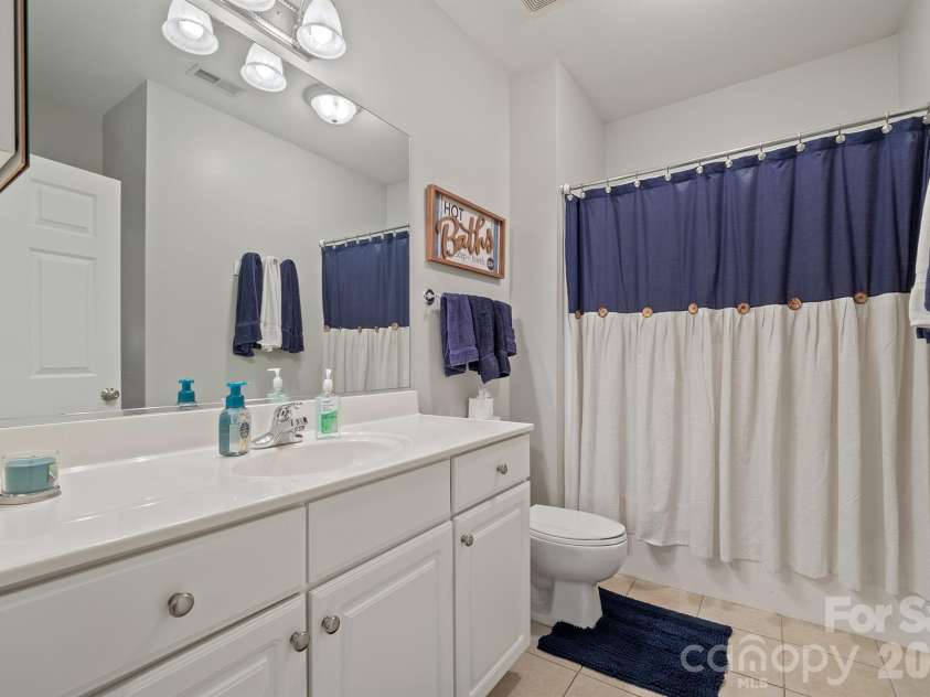 8829 Legacy Lake Lane, Charlotte, NC 28269.  MLS# CAR4385979, YatesRealty ID 29621. Primary bath