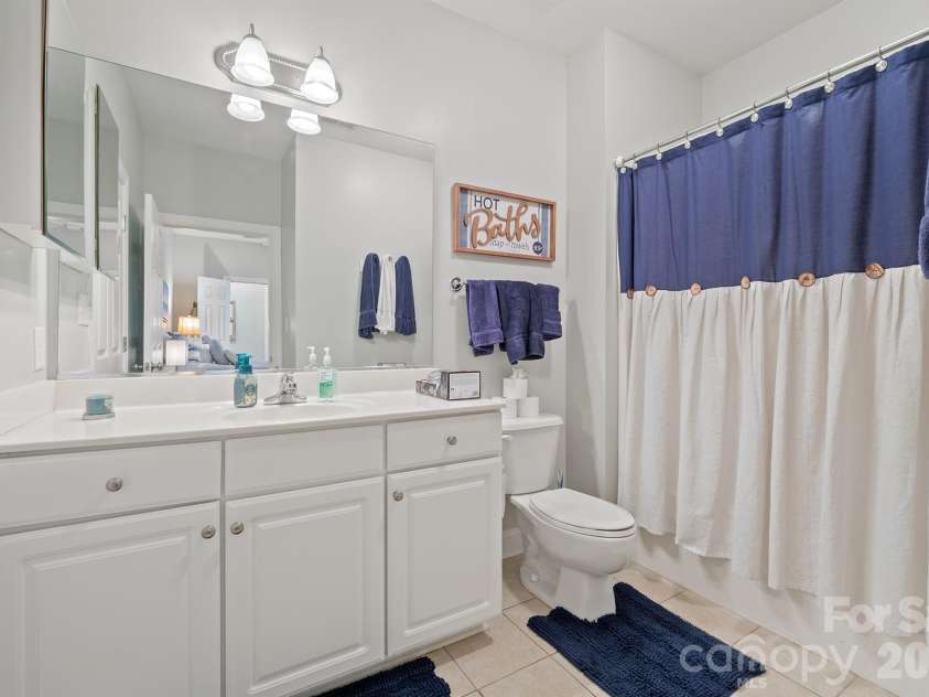 8829 Legacy Lake Lane, Charlotte, NC 28269.  MLS# CAR4385979, YatesRealty ID 29621. Primary bath