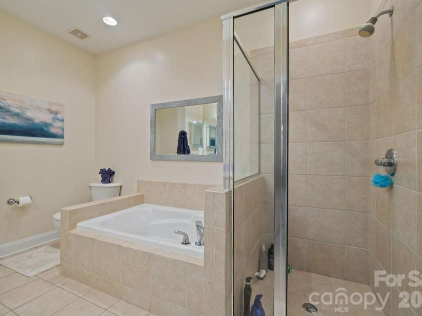 8829 Legacy Lake Lane, Charlotte, NC 28269.  MLS# CAR4385979, YatesRealty ID 29621. Primary bath