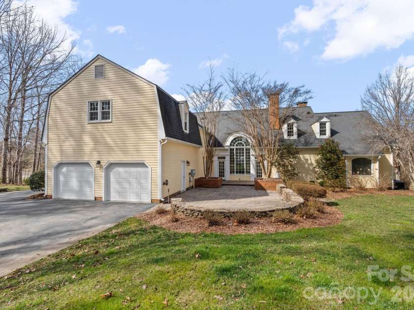 7902 Southerland Drive, Browns Summit, NC 27214.  MLS# CAR4372307, YatesRealty ID 29622. 