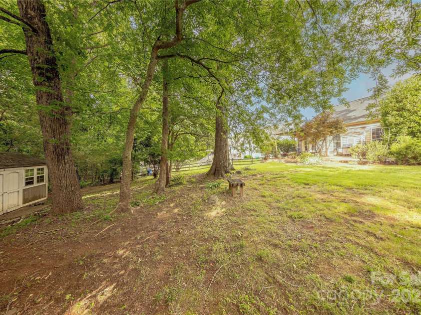 901 Clearbrook Road, Matthews, NC 28105.  MLS# CAR4269246, YatesRealty ID 29622. 
