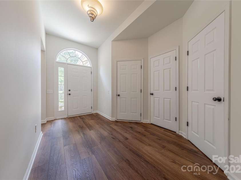 901 Clearbrook Road, Matthews, NC 28105.  MLS# CAR4269246, YatesRealty ID 29622. 