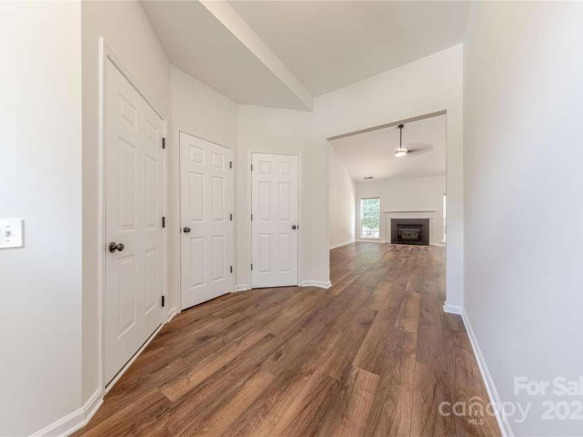 901 Clearbrook Road, Matthews, NC 28105.  MLS# CAR4269246, YatesRealty ID 29622. 