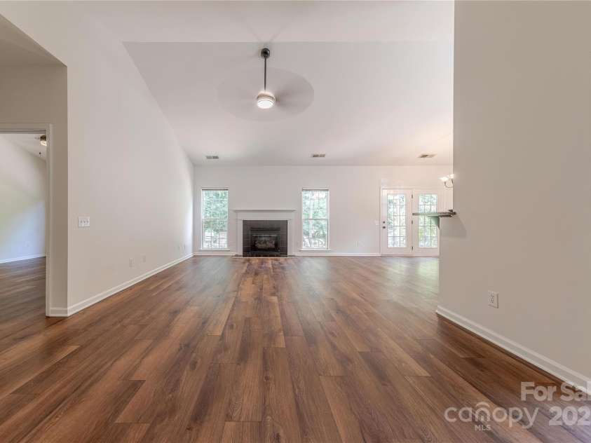 901 Clearbrook Road, Matthews, NC 28105.  MLS# CAR4269246, YatesRealty ID 29622. 