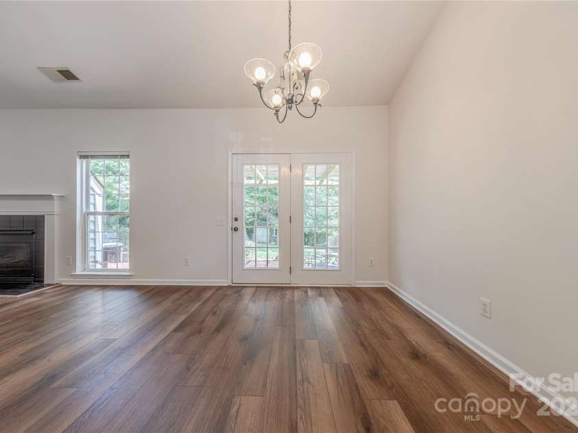 901 Clearbrook Road, Matthews, NC 28105.  MLS# CAR4269246, YatesRealty ID 29622. 