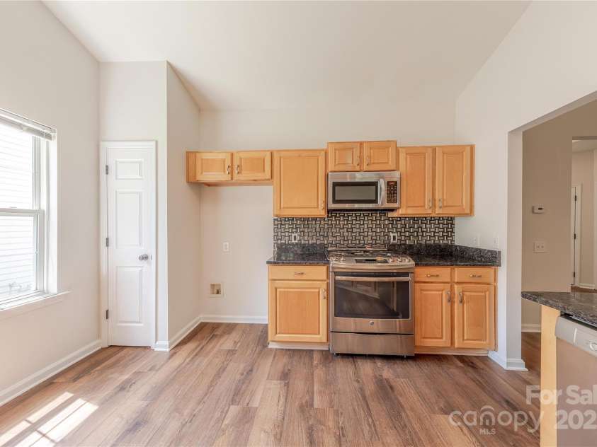 901 Clearbrook Road, Matthews, NC 28105.  MLS# CAR4269246, YatesRealty ID 29622. 