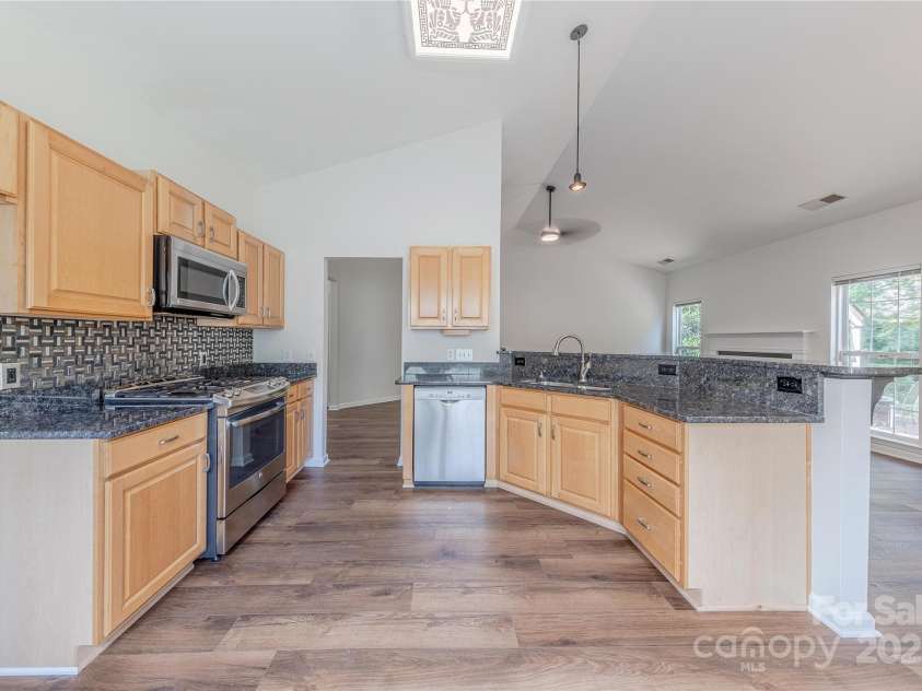 901 Clearbrook Road, Matthews, NC 28105.  MLS# CAR4269246, YatesRealty ID 29622. 