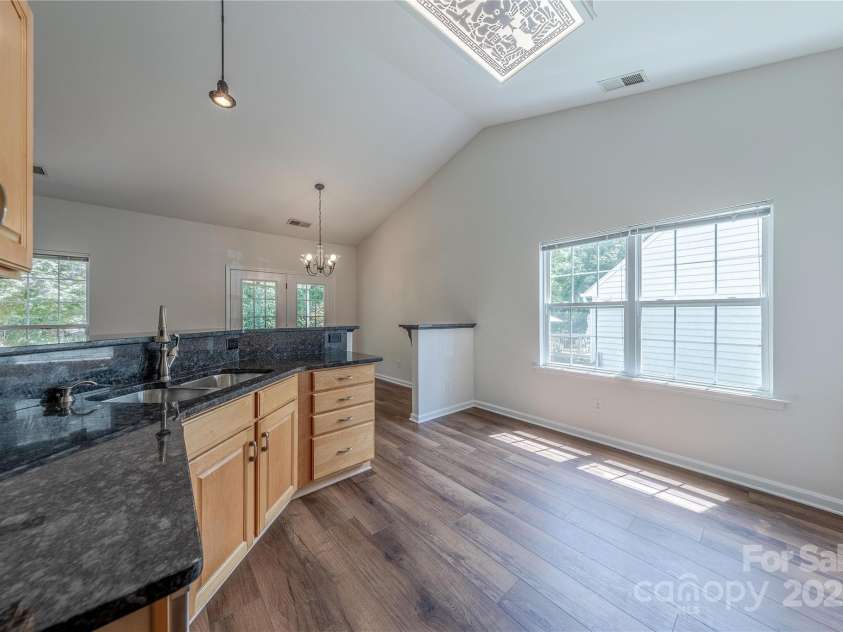 901 Clearbrook Road, Matthews, NC 28105.  MLS# CAR4269246, YatesRealty ID 29622. 