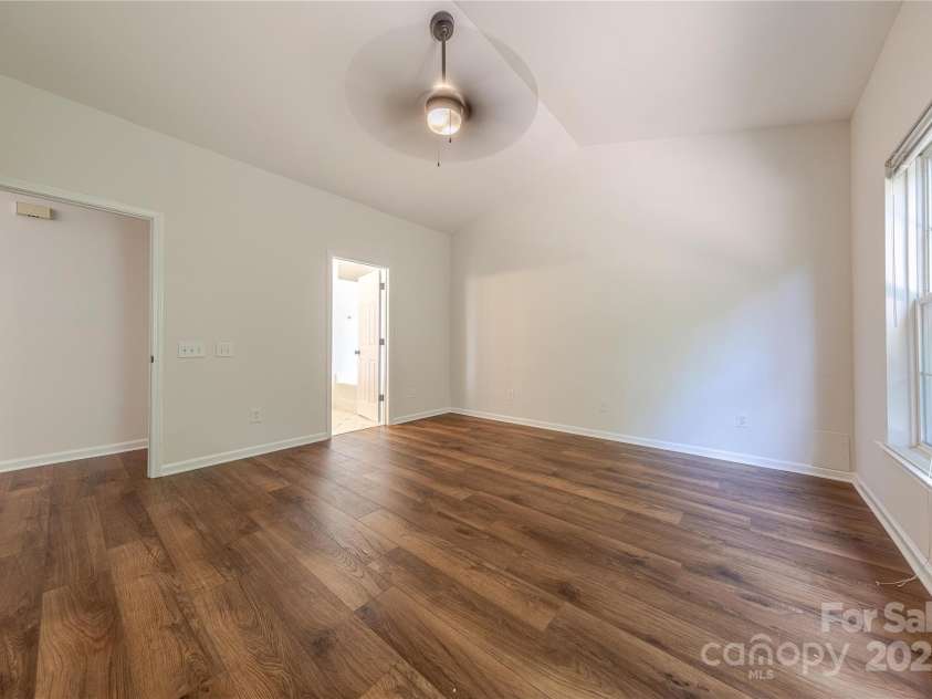 901 Clearbrook Road, Matthews, NC 28105.  MLS# CAR4269246, YatesRealty ID 29622. 