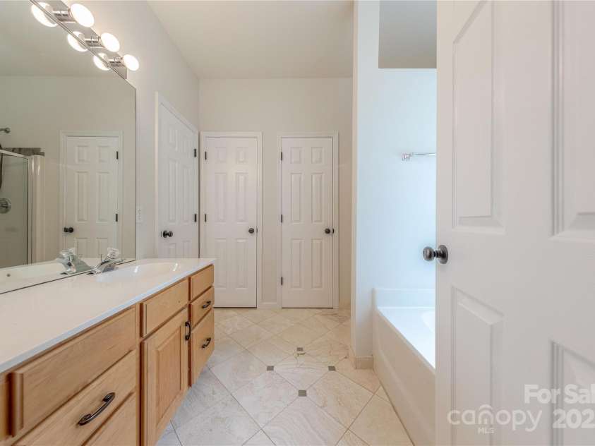 901 Clearbrook Road, Matthews, NC 28105.  MLS# CAR4269246, YatesRealty ID 29622. 