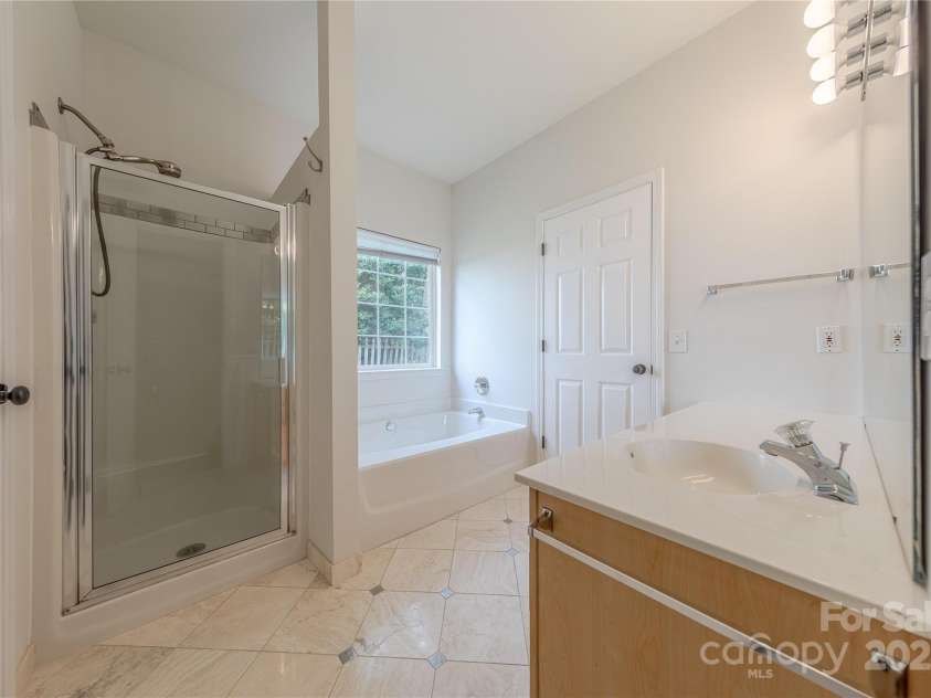 901 Clearbrook Road, Matthews, NC 28105.  MLS# CAR4269246, YatesRealty ID 29622. 