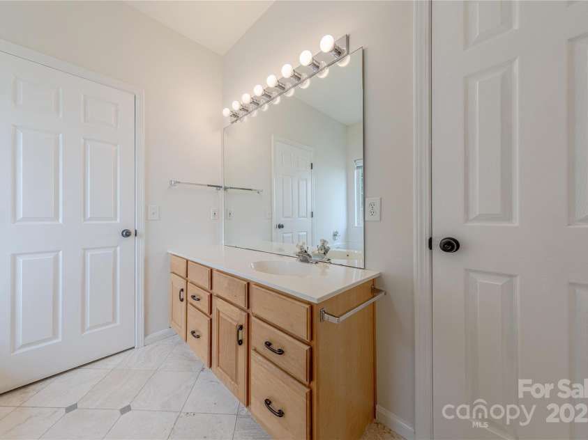 901 Clearbrook Road, Matthews, NC 28105.  MLS# CAR4269246, YatesRealty ID 29622. 