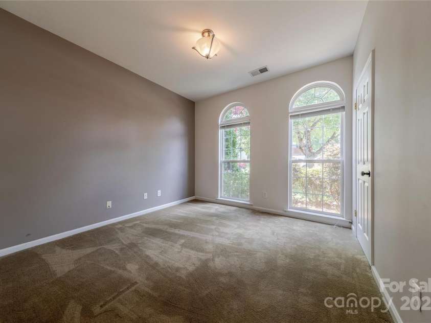 901 Clearbrook Road, Matthews, NC 28105.  MLS# CAR4269246, YatesRealty ID 29622. 