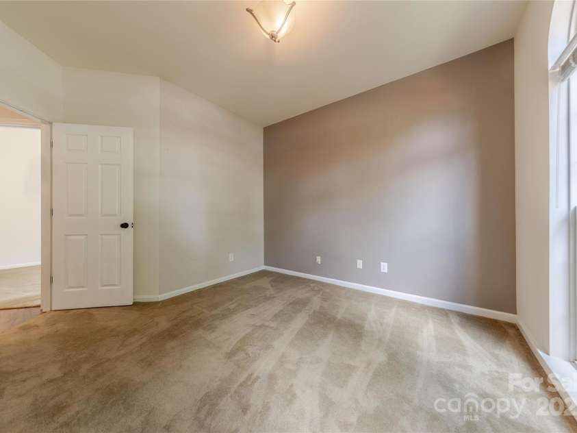 901 Clearbrook Road, Matthews, NC 28105.  MLS# CAR4269246, YatesRealty ID 29622. 