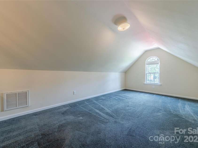 901 Clearbrook Road, Matthews, NC 28105.  MLS# CAR4269246, YatesRealty ID 29622. 