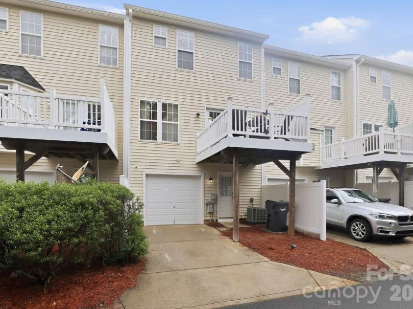 11439 Destin Lane, Charlotte, NC 28277.  MLS# CAR4386670, YatesRealty ID 29623. 