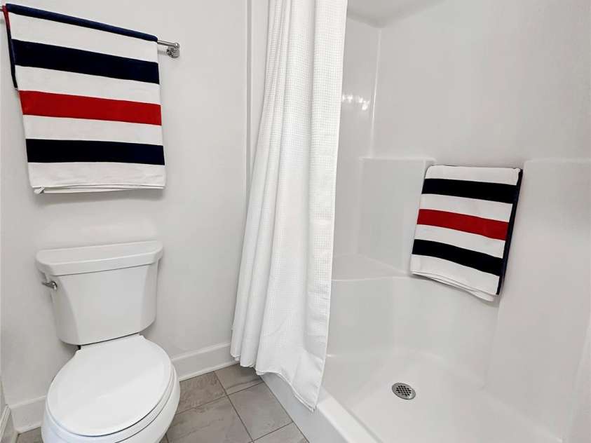 436 3rd Avenue, Hickory, NC 28601.  MLS# CAR4283536, YatesRealty ID 29624. Family Room with fireplace, full bath and laundry.