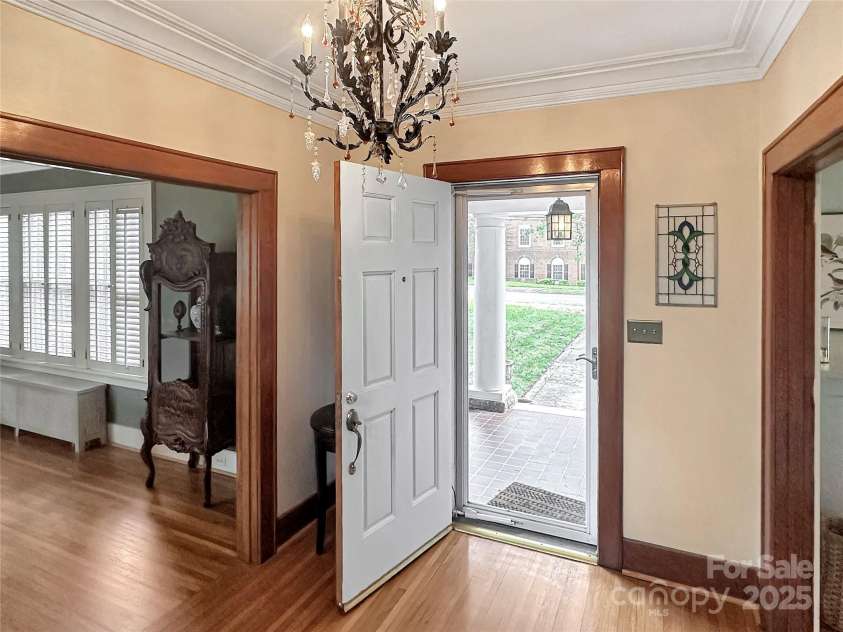 436 3rd Avenue, Hickory, NC 28601.  MLS# CAR4283536, YatesRealty ID 29624. Front Entrance