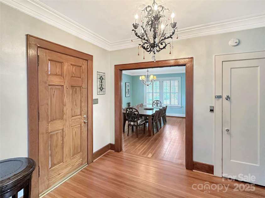 436 3rd Avenue, Hickory, NC 28601.  MLS# CAR4283536, YatesRealty ID 29624. Front Entrance