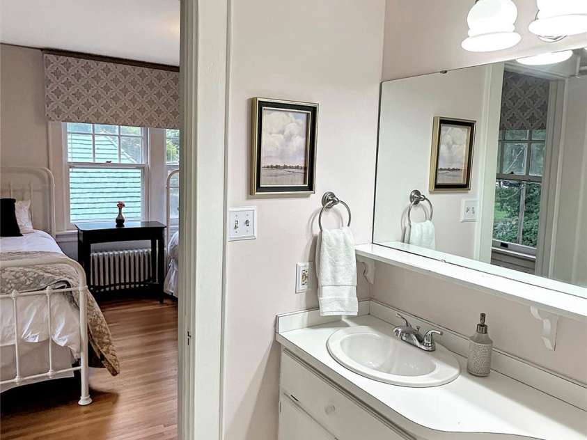 436 3rd Avenue, Hickory, NC 28601.  MLS# CAR4283536, YatesRealty ID 29624. Full Bath