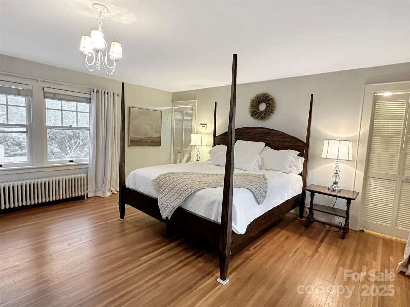 436 3rd Avenue, Hickory, NC 28601.  MLS# CAR4283536, YatesRealty ID 29624. Primary Suite w/2 walk-in closets