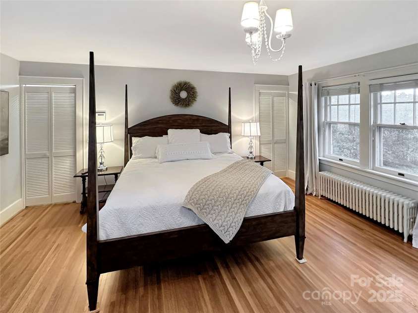 436 3rd Avenue, Hickory, NC 28601.  MLS# CAR4283536, YatesRealty ID 29624. Primary Suite w/2 walk-in closets