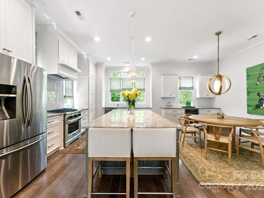1614 Lombardy Circle, Charlotte, NC 28203.  MLS# CAR4279455, YatesRealty ID 29626. Kitchen
