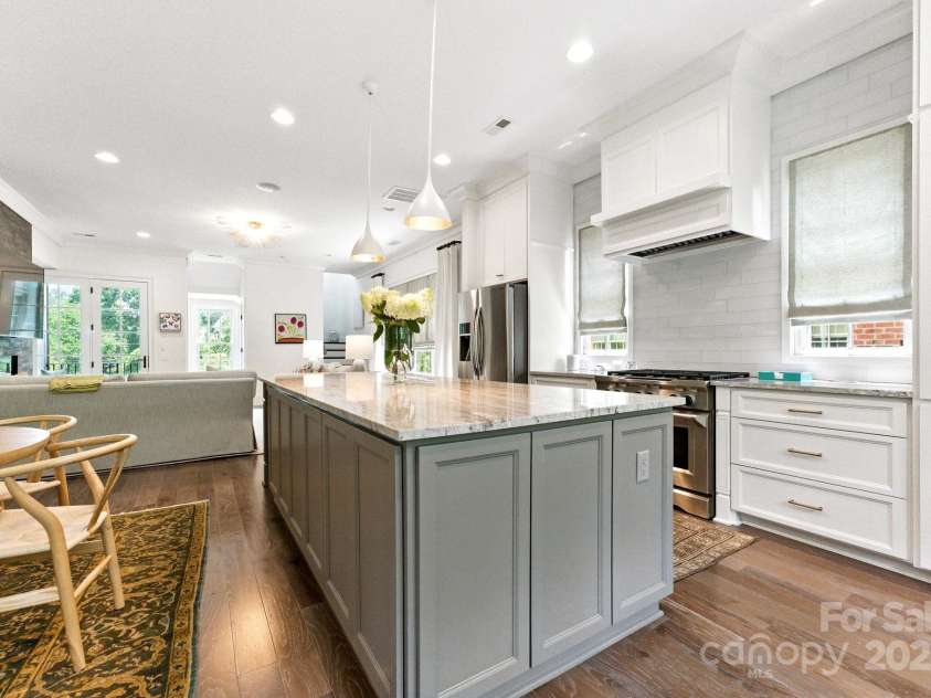 1614 Lombardy Circle, Charlotte, NC 28203.  MLS# CAR4279455, YatesRealty ID 29626. Kitchen