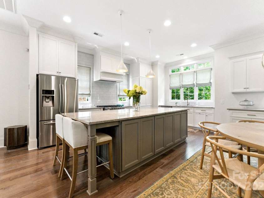 1614 Lombardy Circle, Charlotte, NC 28203.  MLS# CAR4279455, YatesRealty ID 29626. Kitchen