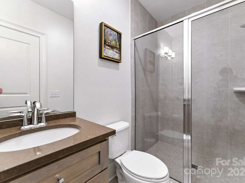 1614 Lombardy Circle, Charlotte, NC 28203.  MLS# CAR4279455, YatesRealty ID 29626. Lower level full bath