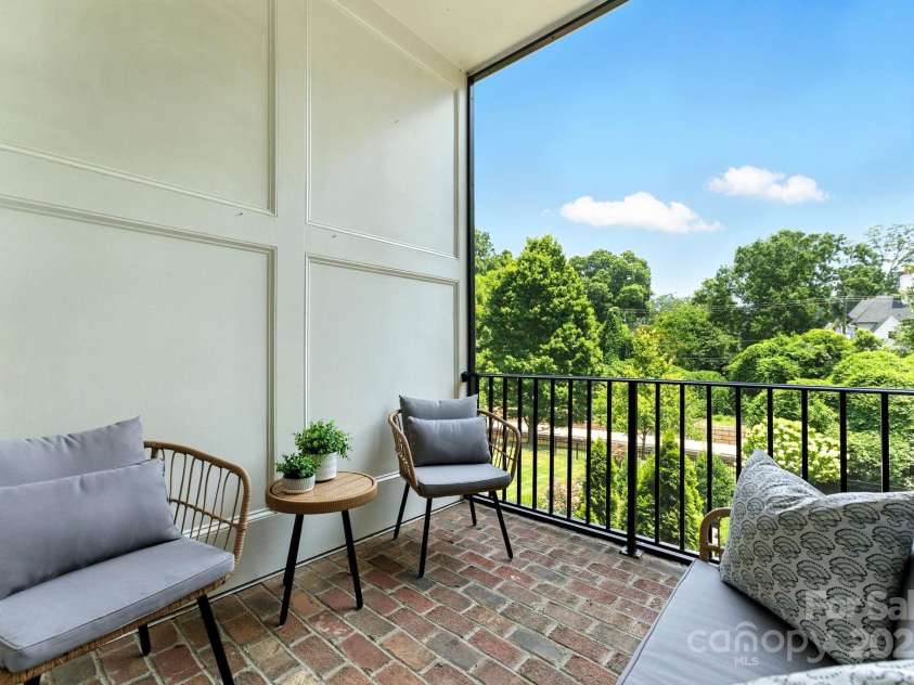 1614 Lombardy Circle, Charlotte, NC 28203.  MLS# CAR4279455, YatesRealty ID 29626. Screened porch