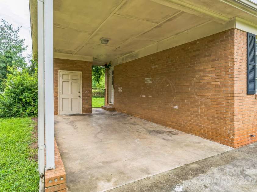 1019 Carmel Drive, Gastonia, NC 28056.  MLS# CAR4272219, YatesRealty ID 29627. 