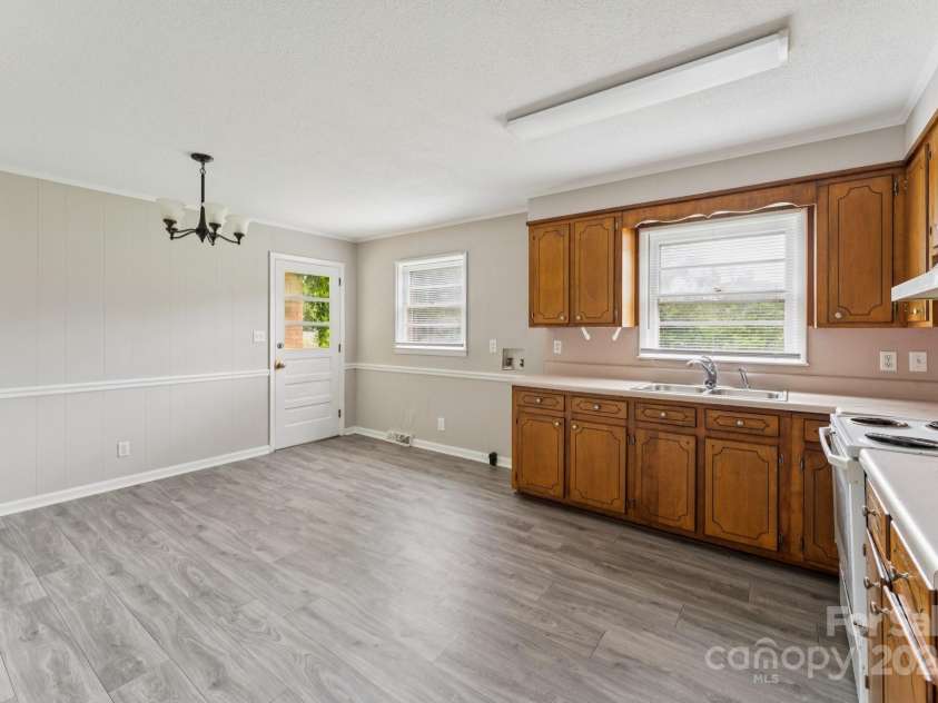 1019 Carmel Drive, Gastonia, NC 28056.  MLS# CAR4272219, YatesRealty ID 29627. 