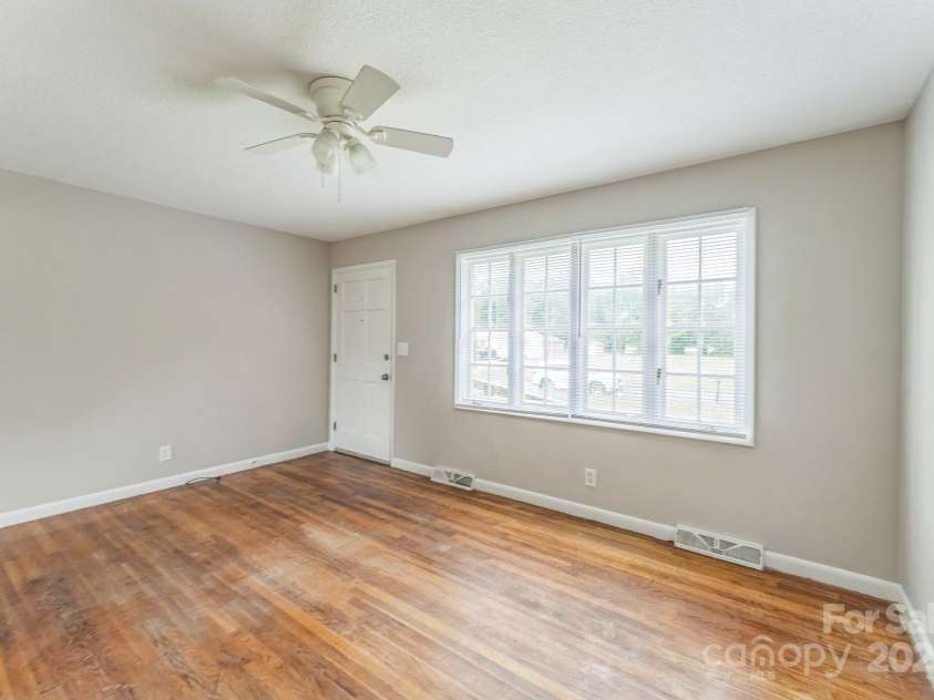 1019 Carmel Drive, Gastonia, NC 28056.  MLS# CAR4272219, YatesRealty ID 29627. 