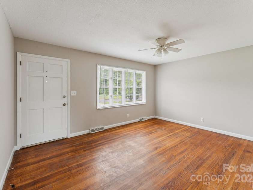 1019 Carmel Drive, Gastonia, NC 28056.  MLS# CAR4272219, YatesRealty ID 29627. 