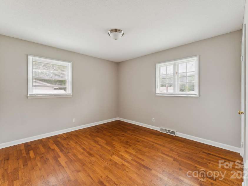 1019 Carmel Drive, Gastonia, NC 28056.  MLS# CAR4272219, YatesRealty ID 29627. 