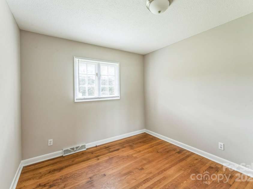 1019 Carmel Drive, Gastonia, NC 28056.  MLS# CAR4272219, YatesRealty ID 29627. 