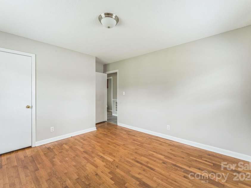 1019 Carmel Drive, Gastonia, NC 28056.  MLS# CAR4272219, YatesRealty ID 29627. 