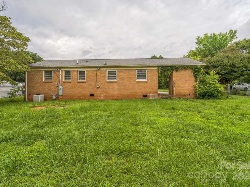 1019 Carmel Drive, Gastonia, NC 28056.  MLS# CAR4272219, YatesRealty ID 29627. 