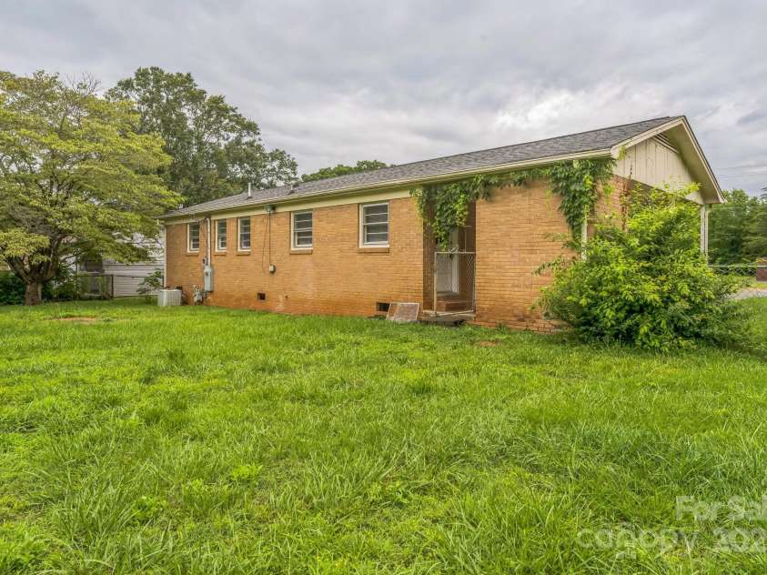 1019 Carmel Drive, Gastonia, NC 28056.  MLS# CAR4272219, YatesRealty ID 29627. 