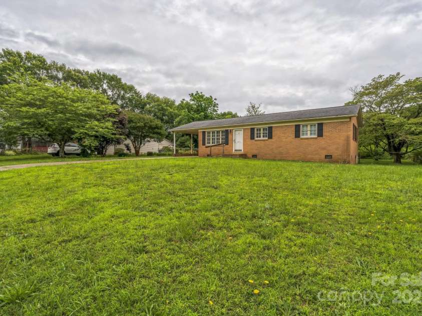 1019 Carmel Drive, Gastonia, NC 28056.  MLS# CAR4272219, YatesRealty ID 29627. 