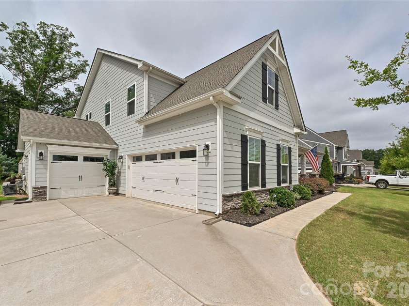 406 Sinaloa Street, Waxhaw, NC 28173.  MLS# CAR4390776, YatesRealty ID 29627. 3 car garage!