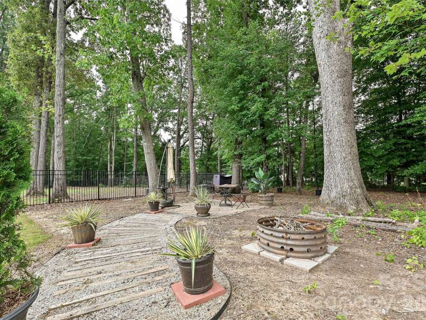 406 Sinaloa Street, Waxhaw, NC 28173.  MLS# CAR4390776, YatesRealty ID 29627. 