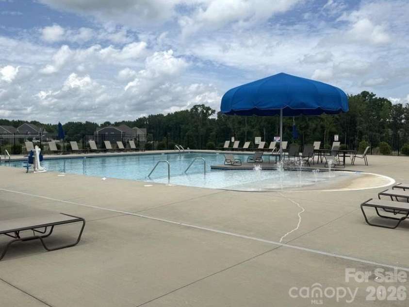 406 Sinaloa Street, Waxhaw, NC 28173.  MLS# CAR4390776, YatesRealty ID 29627. Community pool