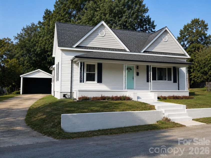 383 Catawba Avenue, Mooresville, NC 28115.  MLS# CAR4380930, YatesRealty ID 29628. 