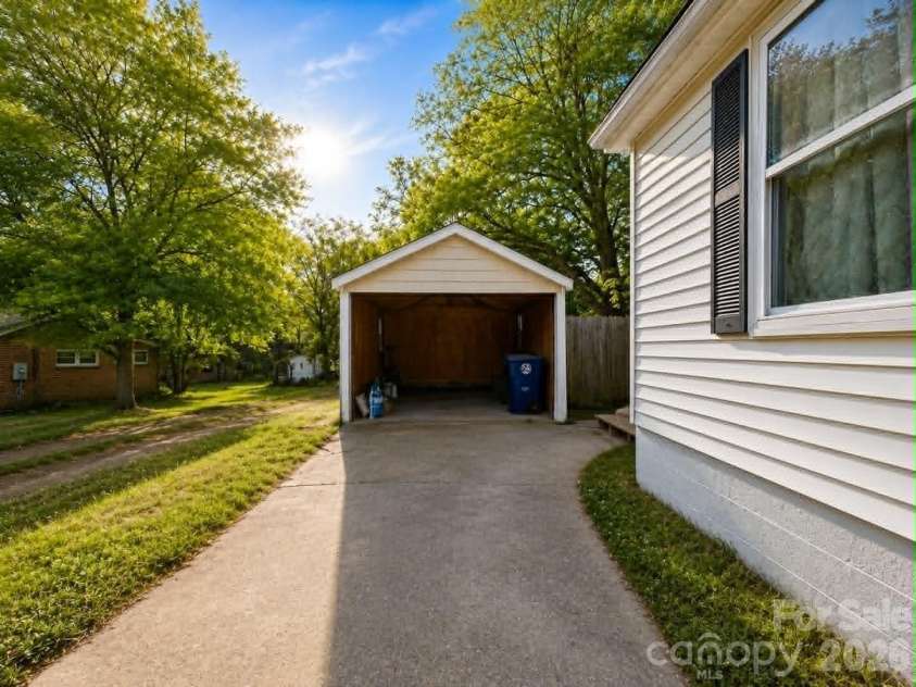 383 Catawba Avenue, Mooresville, NC 28115.  MLS# CAR4380930, YatesRealty ID 29628. 