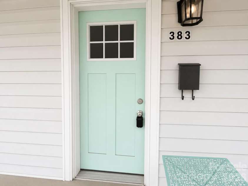 383 Catawba Avenue, Mooresville, NC 28115.  MLS# CAR4380930, YatesRealty ID 29628. 