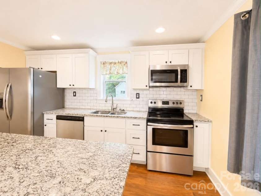 383 Catawba Avenue, Mooresville, NC 28115.  MLS# CAR4380930, YatesRealty ID 29628. 